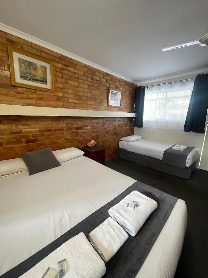 *** Motel Avocado Motor Inn Childers Australia